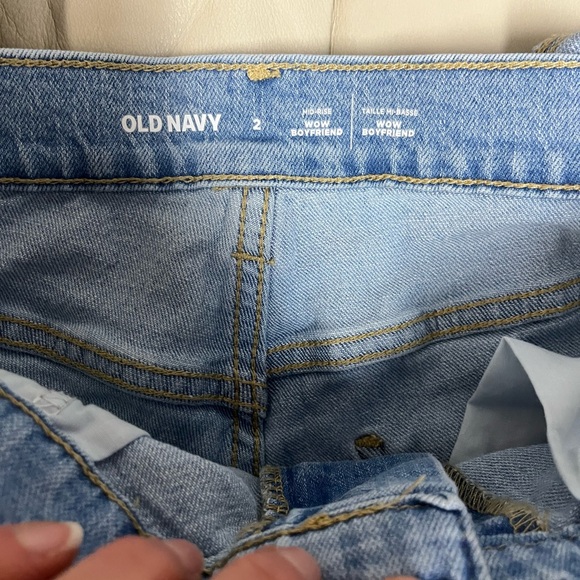 Old Navy Mid-Rise Wow Boyfriend Straight Jeans 2 - Picture 3 of 6